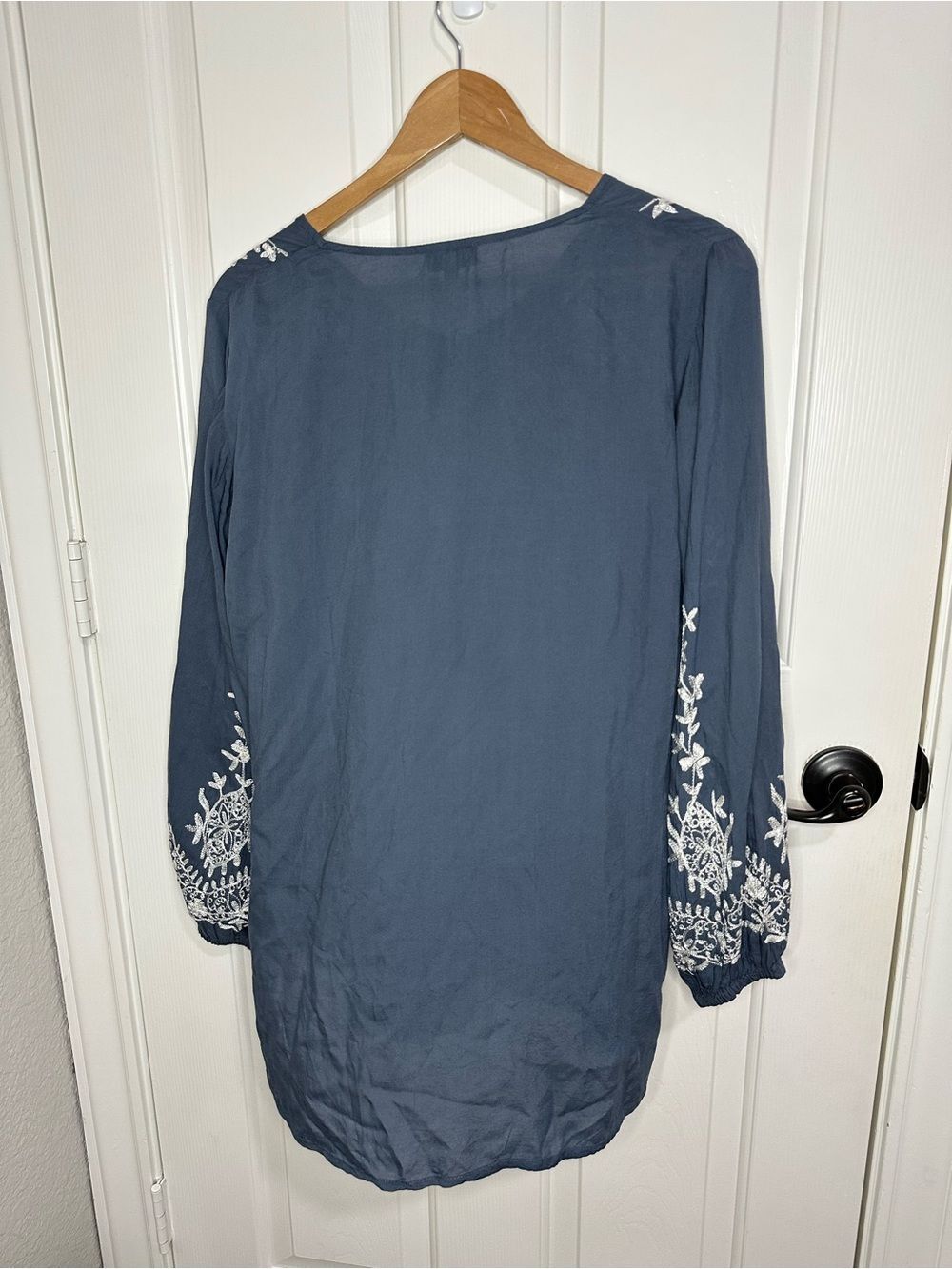 Scully Blue White Floral V-Neck Tunic Blouse Sz XL Western Cottage Prairie Rodeo - Picture 4 of 9